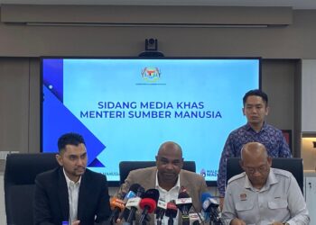 R. RAMANAN bercakap dalam sidang akhbar khas di Wisma HRD Corp. di Kuala Lumpur hari ini.