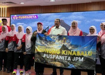 Wan Ahmad Dahlan Abdul Aziz pada Majlis Pelepasan Misi Tawan Gunung Kinabalu Puspanita Cawangan JPM Tahun 2026 di Putrajaya.