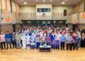 DATUK Dr. Hasan Bahrom (tujuh dari kanan) bergambar bersama dif-dif kehormat dan penonton pada Hari Anugerah Kecemerlangan Siswa USIM 24/25.