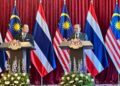 ANWAR Ibrahim dan Anutin Charnvirakul ketika sidang akhbar bersama sempena lawatan rasmi Perdana Menteri Thailand ke Malaysia di Kompleks Perdana Putra, Putrajaya. - UTUSAN/MAISARAH SHEIKH RAHIM
