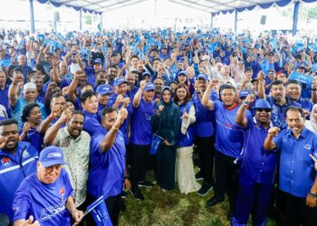 ONN Hafiz Ghazi (tengah) turut menyasarkan kemenangan dengan mandat lebih besar di DUN Machap.