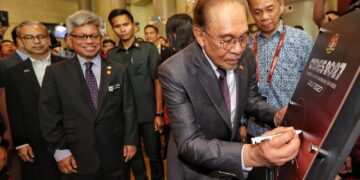 ANWAR Ibrahim (tengah) ketika merasmikan Majlis Perasmian Bulan Keselamatan Negara 2026 di PICC), Putrajaya. - UTUSAN/FAISOL MUSTAFA