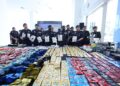 Pengarah Jabatan Siasatan Jenayah Narkotik PDRM, Datuk Hussein Omar Khan pada sidang akhbar mengenai kejayaan rampasan dadah di Ibu Pejabat Polis Kontinjen, Kuala Lumpur di sini hari ini. GAMBAR - AMIR KHALID