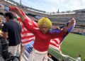 PERKONGSIAN laman Instagram theimanalii yang mengenakan baju Melayu sambil mengibarkan Jalur Gemilang serta mengenakan topi ‘durian’ ketika menyaksikan perlawanan Brazil dan Norway di Metlife Stadium, New Jersey.