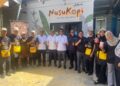 ARHAM Abdullah (tujuh kiri) semasa merasmikan Nusukopi di UMK Kampus Kota, Pengkalan Chepa, Kota Bharu, Kelantan-UTUSAN/ROSMIZAN RESDI.