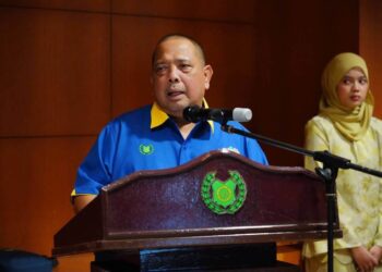 ABU Bakar Hamzah pada majlis menandatangani memorandum persefahaman antara Perbadanan Menteri Besar (MBI) dan ESR Motor bagi projek pembinaan litar lumba di Kangar, Perlis hari ini. -UTUSAN