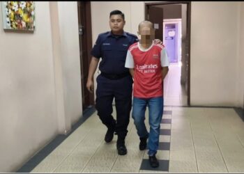 SEORANG lelaki menukar pengakuan kepada tidak bersalah dan memohon dibicarakan atas lapan pertuduhan berkaitan rogol dan amang seksual anak kandungnya. - UTUSAN/ NASRAWATI SYARIFUDDIN