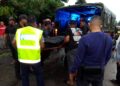 JENAZAH mangsa diusung ke dalam trak pikap polis untuk dibawa ke Unit Forensik Hospital Pakar Universiti Sains Malaysia, Kubang Kerian, Kelantan.