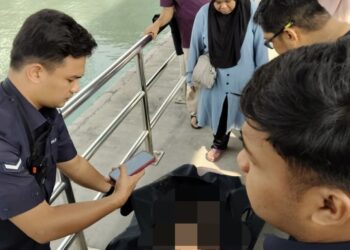 LELAKI yang dipercayai terjatuh dari Jambatan Pulau Pinang ketika sedang memancing awal pagi semalam dijumpai telah meninggal dunia, pagi tadi.-IHSAN JBPM PULAU PINANG
