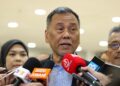 RAMLAN Harun ketika meninjau persiapan di Pusat Penamaan Calon bagi Dewan Undangan Negeri (DUN) Lenggeng, Nilai, Lobak, Temiang, Sikamat dan Ampangan di Wisma Majlis Bandaraya Seremban (MBS) Forest Heights, hari ini. UTUSAN/ISKANDAR ISHAK
