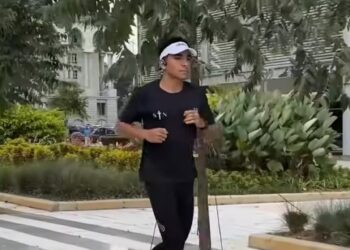 Syed Saddiq ketika melakukan Larian Kesyukuran Muar dari Putrajaya ke Salak Tinggi