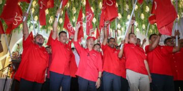 MUHYIDDIN Yassin ketika mengumumkan calon Bersatu bagi PRN Negeri Sembilan di Nilai, Seremban hari ini.-UTUSAN/ISKANDAR ISHAK