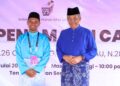DR. Azizul Hakim Mahdi (kiri) dari Parti Harapan dan Datuk Seri Mohamad Hasan dari Barisan Nasional ketika bergambar selepas penamaan calon sempena Pilihan Raya Negeri (PRN) Negeri Sembilan di Dewan Sri Rembau di sini, hari ini. - UTUSAN/ISKANDAR ISHAK