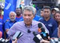 MOHAMAD Hasan ditemui pemberita pada Program Bersama Warga Pusat Daerah Mengundi (PDM) Taman Kelab Tuanku, Mambau, Seremban hari ini.-UTUSAN/ISKANDAR ISHAK
