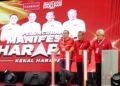 AMINUDDIN Harun (tengah)
menyempurnakan gimik Majlis Peluncuran Manifesto Pakatan Harapan sempena PRN Negeri Sembilan di Seremban hari ini.-UTUSAN/ISKANDAR ISHAK