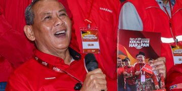 AMINUDDIN Harun semasa sidang akhbar pada Majlis Peluncuran Manifesto Pakatan Harapan sempena PRN Negeri Sembilan di Seremban hari ini.-UTUSAN/ISKANDAR ISHAK