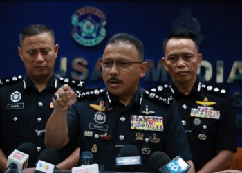 MOHD. Yusoff Mamat menegaskan beliau sama sekali tidak akan berkompromi dengan pegawai dan anggota terlibat dengan rasuah semasa sidang media selepas perhimpunan bulan polis di Ibu Pejabat Polis Kontinjen (IPK) Kelantan, Kota Bharu, Kelantan hari ini-UTUSAN/KAMARUL BISMI KAMARUZAMAN.