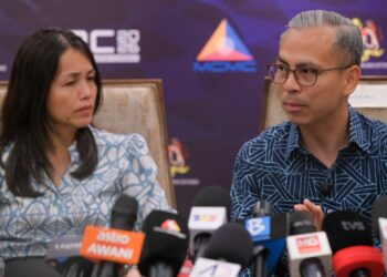 MENTERI Komunikasi, Datuk Seri Fahmi Fadzil bersama Timbalan Menteri Komunikasi, Teo Nie Ching merasmikan Persidangan Kawal Selia Antarabangsa (IRC) 2026 di Shangri-La Kuala Lumpur. / M. FIRDAUS M. JOHARI