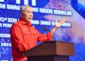 AHMAD Zahid Hamidi ketika berucap Majlis Pertemuan Bersama Kakitangan Kemas Negeri Sembilan di Kampung Pantai, Seremban hari ini.-UTUSAN/ISKANDAR ISHAK