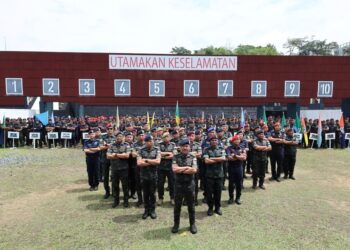 MOHD. Yusri Hassan Basri sewaktu berucap pada sidang akhbar Majlis Perasmian Penutupan Ujian Rentas Halangan Jabatan KDNKA 2026, di Lapang Sasar Briged Tengah PGA Cheras, hari ini. - UTUSAN/AMIR KHALID