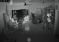 VIDEO tular memaparkan kejadian samun membabitkan seorang warga emas oleh dua suspek di sebuah rumah di Kampung Baru Selat, Pagar di Lenggong hari ini.