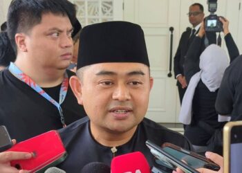 Muhammad Naqib Md. Ghazali selepas  Majlis Amanat dan Aspirasi  Pengerusi Jawatankuasa Pendidikan dan  Penerangan  Johor bersama Ketua Jabatan dan Agensi di  Pejabat Johor Talent Development Council, Menara Iskandar Investment Berhad, Medini, Iskandar Puteri di sini. - UTUSAN/RAJA JAAFAR AL