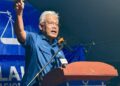 HAMZAH Zainudin ketika Ceramah Gelombang Biru dan Majlis Memperkenalkan Calon BN-PN bagi kerusi DUN Gemas, Gemencheh dan Repah di Felda Bukit Rokan,Tampin malam tadi.-UTUSAN / NOR SHAFIQAH MOHD GHAZALI