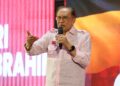ANWAR Ibrahim ketika berucap pada Ceramah Perdana PH DUN Paroi di Pusat Bandar Senawang, Seremban malam tadi.-UTUSAN/ISKANDAR ISHAK.