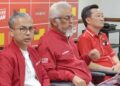 FAHMI Fadzil (kiri) semasa sidang akhbar Pakatan Harapan di Seremban hari ini.