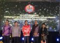TUN Ramli Ngah Talib (tengah) ketika hadir merasmikan pembukaan semula Muzium Negeri Pulau Pinang di Lebuh Farquhar, Pulau Pinang, malam tadi.-UTUSAN/DANIAL SAAD