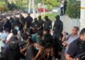 11 orang suspek tiba di Mahkamah Sesyen Sepang hari ini bagi menghadapi pertuduhan mengikut Seksyen 130V(1) Kanun Keseksaan.