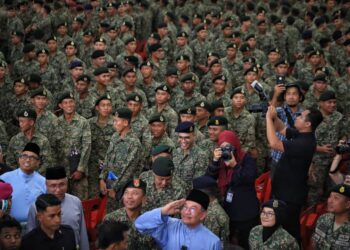 ANWAR Ibrahim ketika hadir pada Majlis Sambutan Hari Pahlawan 2026 di Pusat Latihan Asas Tentera Darat (Pusasda), Port Dickon hari ini.-UTUSAN/MOHD. SHAHJEHAN MAAMIN.