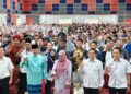 ANWAR Ibrahim (depan, dua dari kiri) menghadiri Majlis Perasmian SMKA Sheikh Tahir Jalaluddin di Bukit Mertajam, Pulau Pinang hari ini.