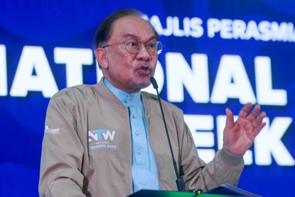 Malaysian PM urges youth to reject hate, focus on unity and national progress
