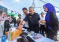 AHMAD Zahid Hamidi (tengah) ketika meninjau Program Salam Agrikomoditi Madani di Dataran Melang, Kuala Pilah, hari ini.-UTUSAN/ISKANDAR ISHAK