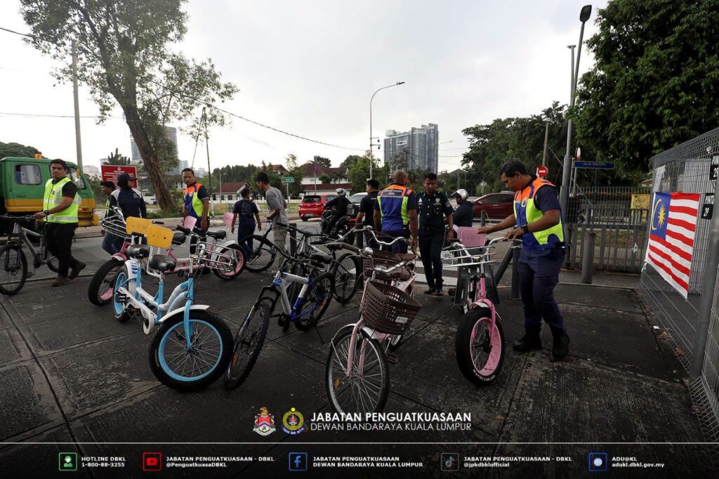 Kuala Lumpur Confiscates 157 Unlicensed Rental Bicycles