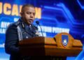 AYOB Khan sewaktu berucap pada Majlis Serah Terima Tugas Timbalan Ketua Polis Negara di Pusat Latihan Polis Kuala Lumpur (Pulapol) hari ini. - UTUSAN/SHIDDIEQIIN ZON
