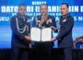 MOHD. Khalid Ismail menyaksikan Majlis Menandatangani dan Serah Terima Tugas daripada Timbalan Ketua Polis Negara, Tan Sri Ayob Khan Mydin Pitchay kepada Pemangku Timbalan Ketua Polis Negara, Datuk Sri Ibrahim Darus, di Pusat Latihan Polis (PULAPOL), Kuala Lumpur, di sini hari ini.- UTUSAN/SHIDDIEQIIN ZON