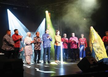 SANDREA Ng Shy Ching menyempurnakan Majlis Perasmian Temasya Budaya Perak 2026 di Dataran Udang Galah, Teluk Intan, Perak kelmarin.