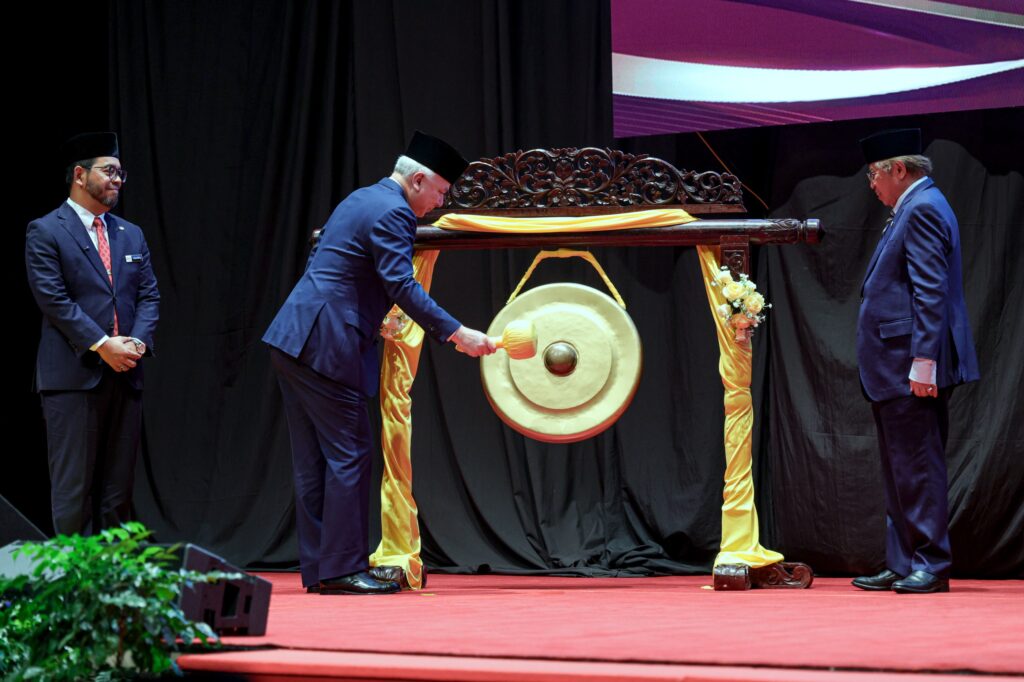 Perak Sultan Proposes Four Steps to Strengthen Waqf Institutions