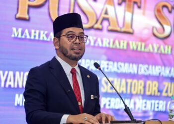 ZULKIFLI Hasan sewaktu berucap pada majlis Pusat Sulh Mahkamah Syariah Wilayah Persekutuan di sini, hari ini.