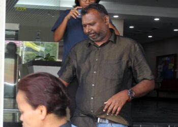 DUA lelaki didenda RM12,500 selepas mengaku bersalah di Mahkamah Majistret Ipoh hari ini atas pertuduhan memiliki barang kawalan iaitu 2,115 liter minyak diesel tanpa lesen, dua tahun lalu.
