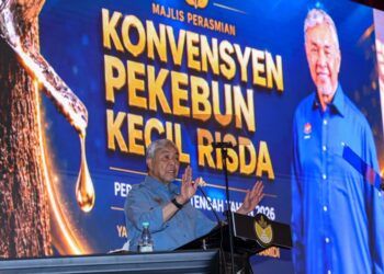 CAPTION: AHMAD Zahid Hamidi ketika berucap pada Program Konvensyen Pekebun RISDA Zon Tengah 2026 di Seremban, hari ini.- UTUSAN / ISKANDAR ISHAK