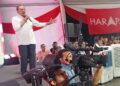 ANWAR Ibrahim ketika berucap di Grand Finale Kekal Harapan Negeri Sembilan DUN Sikamat di Seremban malam ini-UTUSAN/NAZARUDIN SHAHARI
