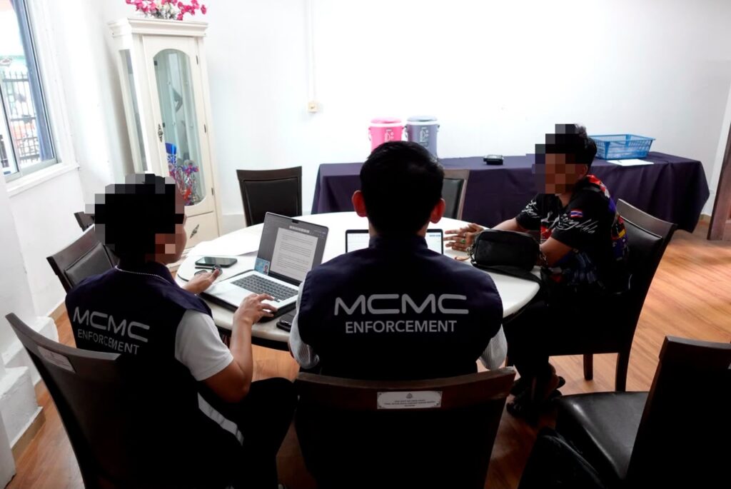 Malaysian authorities bust digital fraud syndicate using fake cell towers for SMS scams