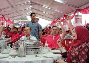 ANWAR Ibrahim ketika hadir pada Majlis Minum Petang Bersama PMX di DUN Chennah Simpang Durian, Jelebu hari ini.