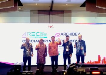 NGA Kor Ming (tengah) ketika merasmikan majlis Archidex 2026 di Pusat Pameran dan Dagangan Antarabangsa Malaysia (MITEC), hari ini.