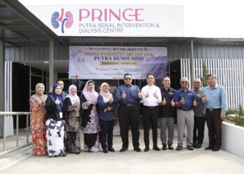 DR. Ahmad Farhan Mohd Sadullah dan Dr. Zamberi Sekawi turut menghadiri program kesihatan komuniti anjuran pelajar tahun akhir Bacelor Sains Dietetik, Jabatan Dietetik, Fakulti Perubatan dan Sains Kesihatan Universiti Putra Malaysia, baru-baru ini.