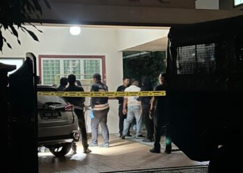 TIGA beranak ditemukan maut di sebuah rumah di Bandar Baru Tambun, Ipoh semalam.-IHSAN PEMBACA