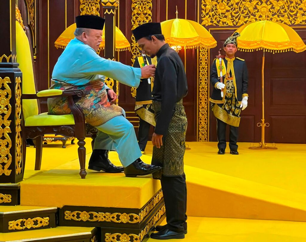 Utusan Malaysia journalist receives Perlis state honor